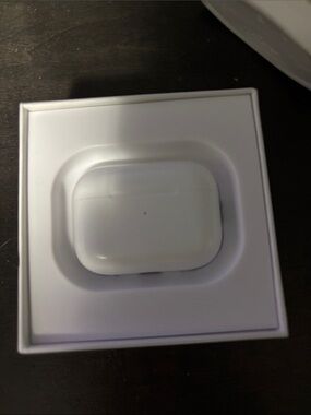 Apple White Wireless Earbuds Charging Case (AirPods-style)